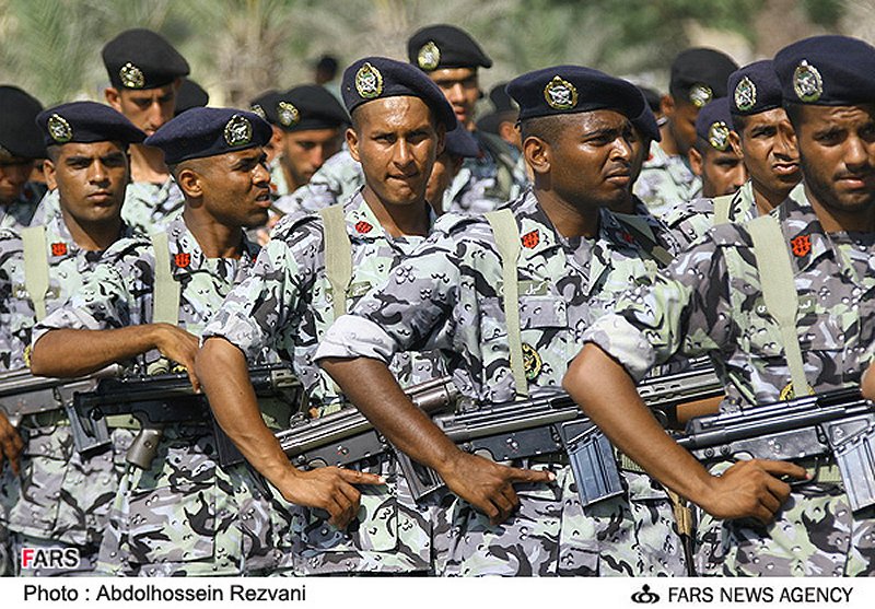 Annual_Day_Parade_Iranian_soldiers_spy_tank_006.jpg