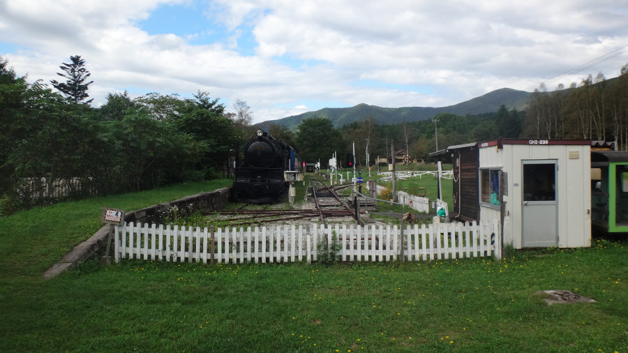 狩勝線を走ってみた。 
						
						
					電動トロッコ　発車オーライ　新得・新内駅で増田さん製作　８日開業　ミニでも本物そっくり